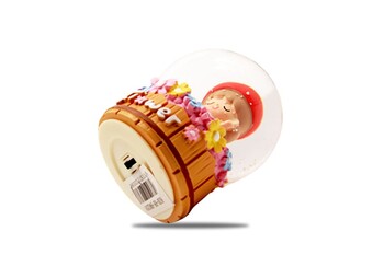 Çilek Şapkalı Kız Figürlü Işıklı Kar Küresi Flower - Thumbnail