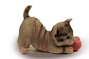  - Dekoratif İple Oynayan Kedi (1)